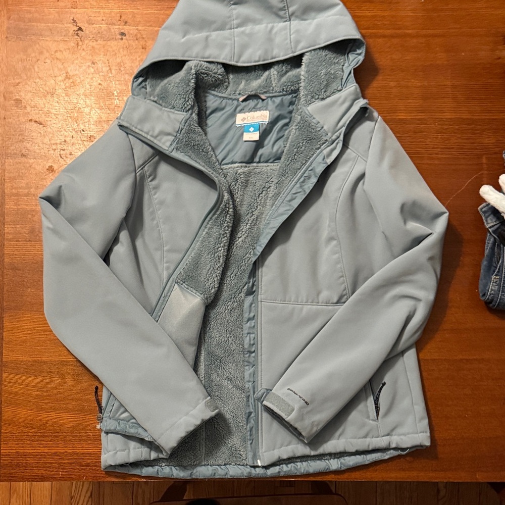 Columbia Women's Ice Blue Winter Coat w/free matching gloves